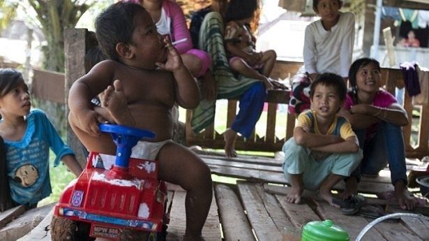 Ardi Rizal,il bambino che fumava 40 sigarette al giorno. Ecco come è oggi.