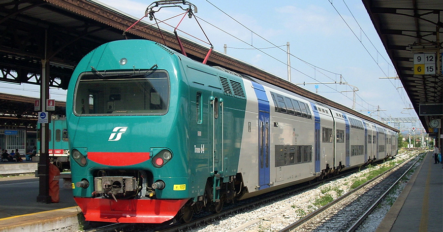 Baby gang di 14enni lancia estintore tra i vagoni del treno