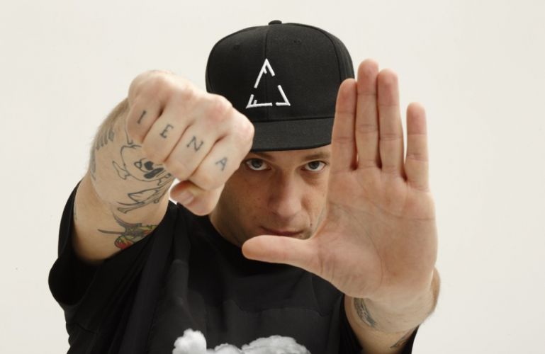 Clementino dice Termostato dopo l’esibizione a Sanremo